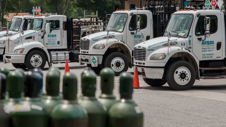 Truck Line-Up, Cylinders Forefront